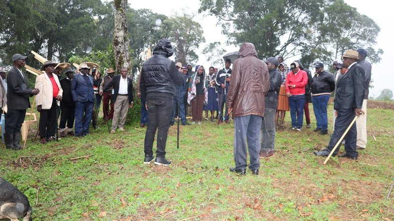 Myoot elders lead locals and church leaders for a spiritual moments during the visiti.  Myoot Kipsigis Chair Richard Ngeno said the elders will return in two weeks to perform rituals