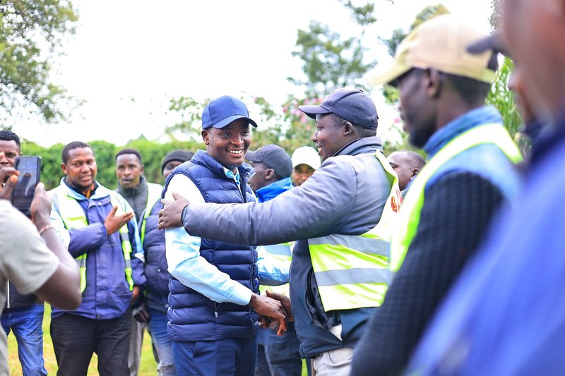 Benard Ngeno pupularly known as arap Buluu interact with members of the public in Kericho. Ngeno received a boost after two candidates stepped down to support him